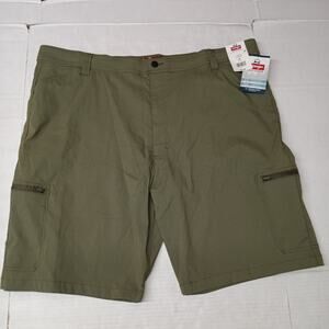 Wrangler All Terrain Cargo Shorts Men's Size 46 Green 10" Inseam Relaxed Fit
